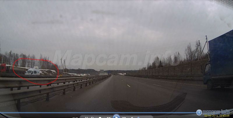 По понедельникам почти всегда стоит. Или здесь или в следующем месте... Или там и там.