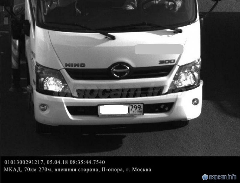 Грузовые далее второй полосы.