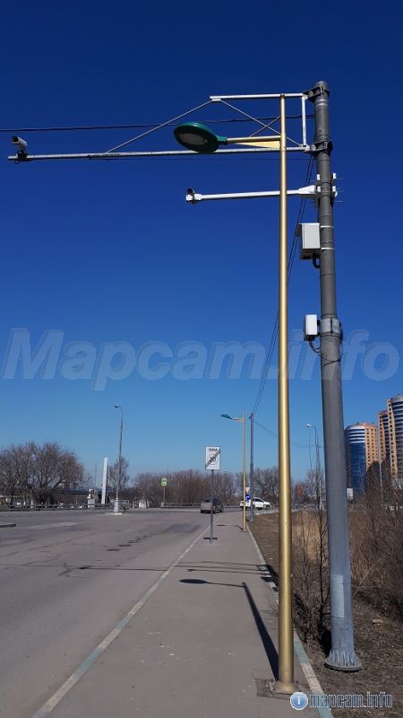 Камера смотрит на ТЦ 