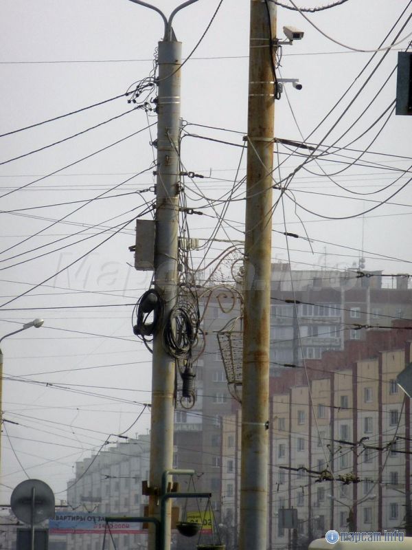 Ну и в зад или на пешиков камера тоже присутствует (то же в комплекте с какой-то)