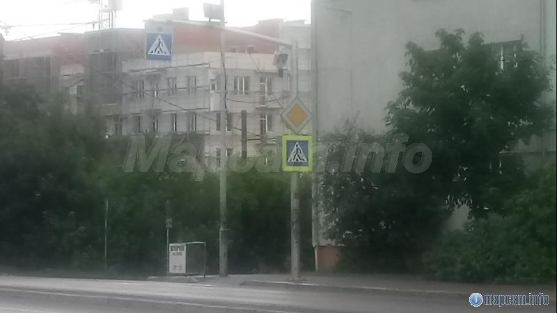 на пешеходном переходе