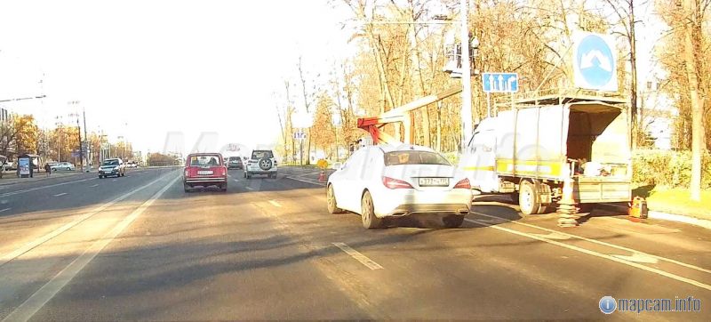 Стрелка-СТ, пока ставят и непонятно что контролируют, могут контролировать и полосу и скорость, а может и муляж - не рассмотрел.