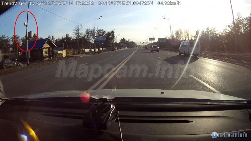 Висит и работает. Вижу часто как моргает