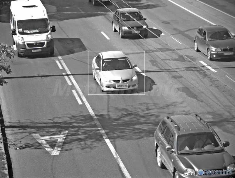 Вот такая ширина захвата проезжей части у этой камеры.И сплошную может контролировать .