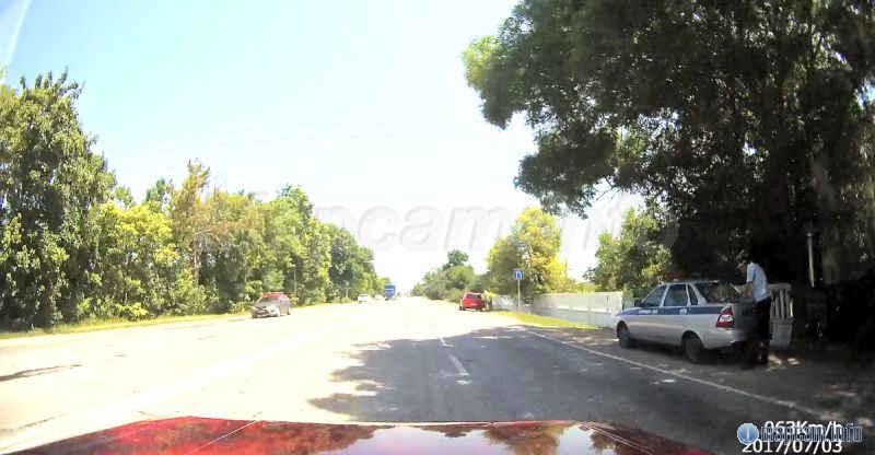 Составляли протокол. Рядом на крышке багажника лежал радар