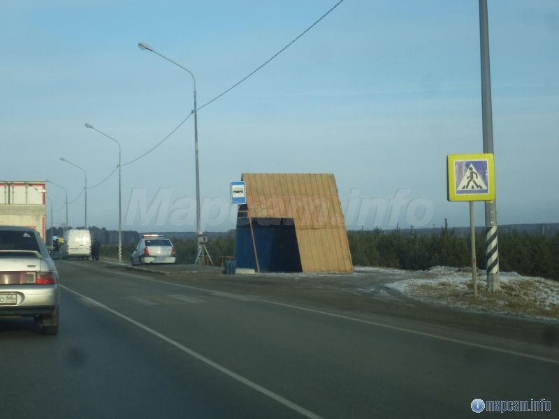 Тренога стоИт на остановке (направлена в сторону Челябинска)