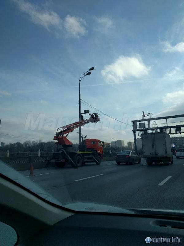 Вчера ковырялись, что-то перенастраивали. + заменили комплекс на въезде в тоннель. Как бы не начали измерять среднюю скорость..