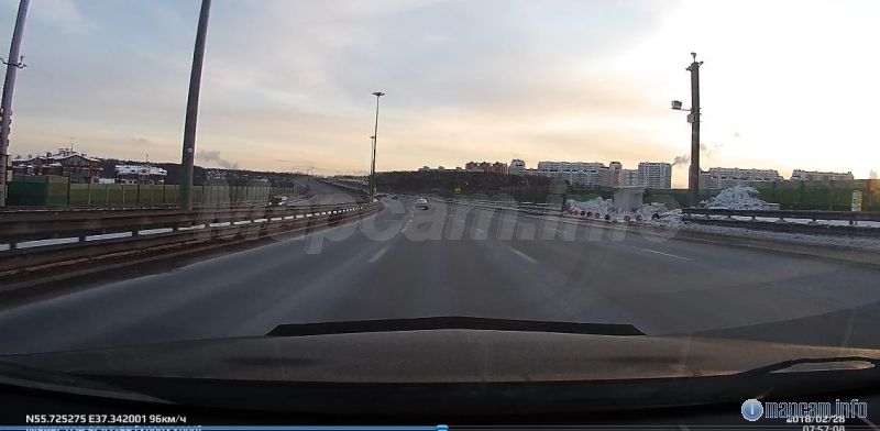 светит ярко