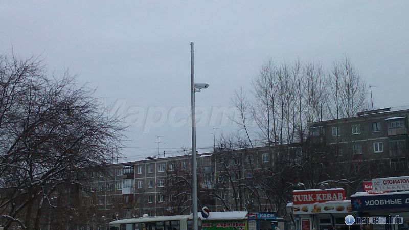 Другая в спину, на подъёме.