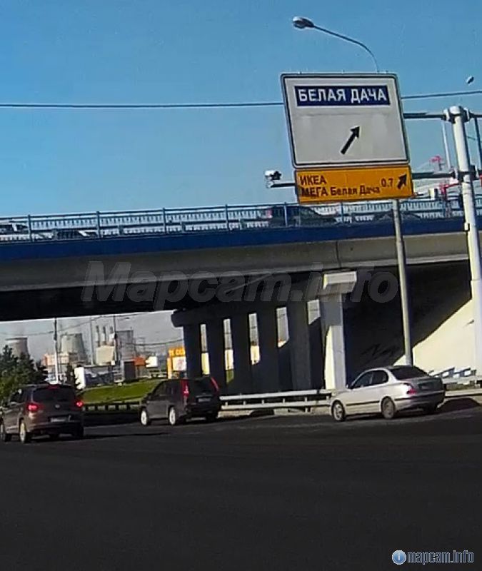 По-моему она смотрит четко на съезд с Новоегорьевки. 