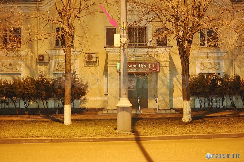 Вид через дорогу